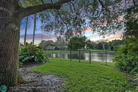 2753 W Stonebrook Circle Davie FL 33330