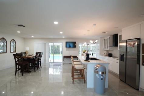 329 SE 47th Cape Coral FL 33904