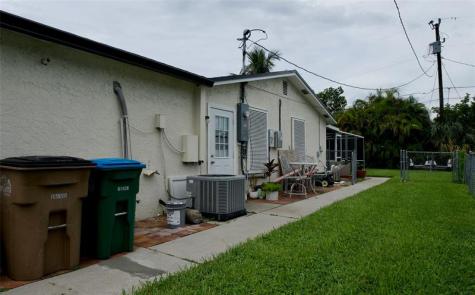 329 SE 47th Cape Coral FL 33904