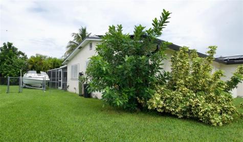 329 SE 47th Cape Coral FL 33904