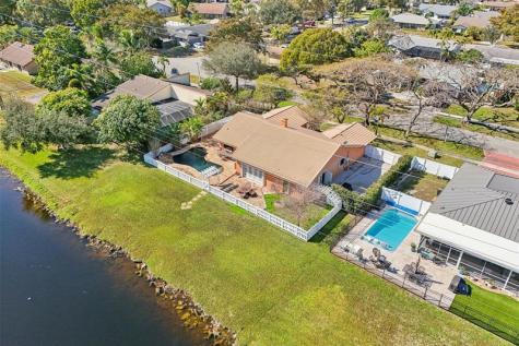 808 E Plantation Circle Plantation FL 33324
