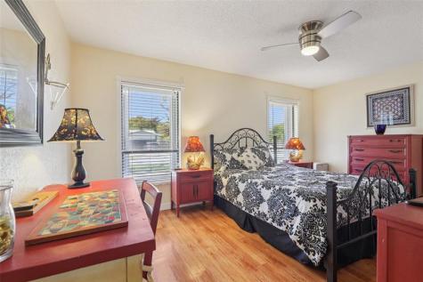 808 E Plantation Circle Plantation FL 33324