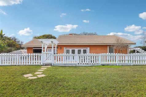 808 E Plantation Circle Plantation FL 33324