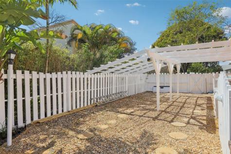 808 E Plantation Circle Plantation FL 33324