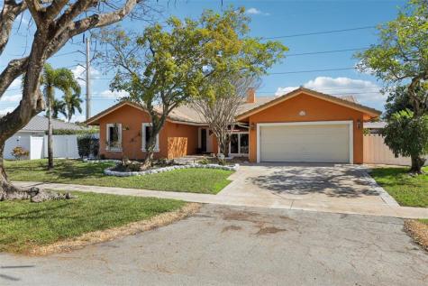 808 E Plantation Circle Plantation FL 33324