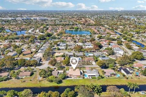 808 E Plantation Circle Plantation FL 33324