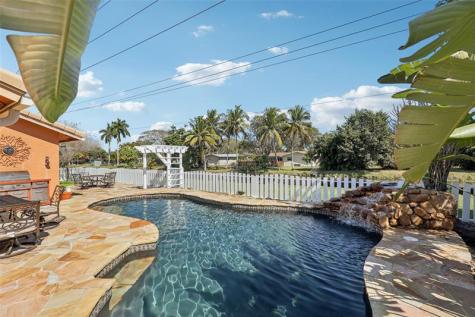 808 E Plantation Circle Plantation FL 33324