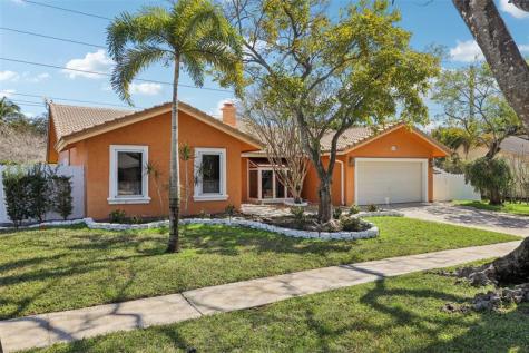 808 E Plantation Circle Plantation FL 33324