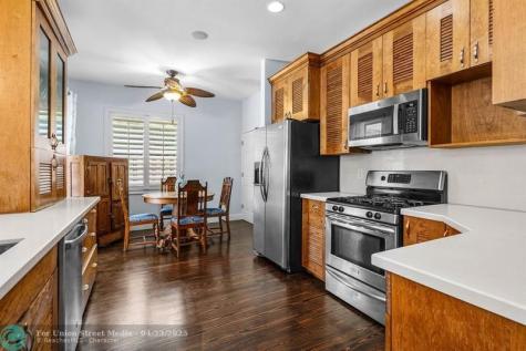 639 NE 17th Way Fort Lauderdale FL 33304