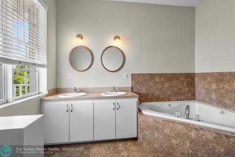 639 NE 17th Way Fort Lauderdale FL 33304