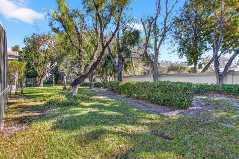 9820 Lemonwood Drive Boynton Beach FL 33437