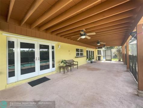 18250 SW 88th Place Palmetto Bay FL 33157