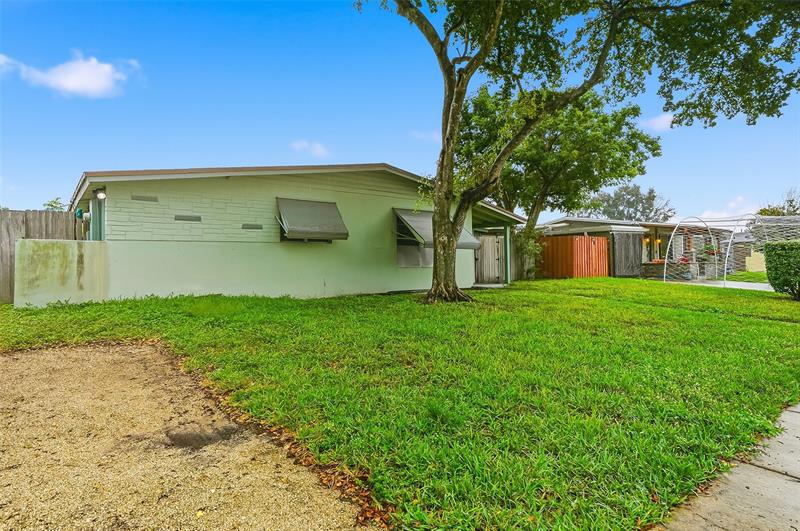 5711 SW 37th Court Davie FL 33314