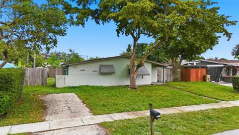 5711 SW 37th Court Davie FL 33314