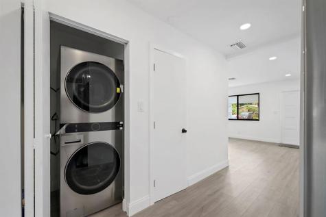 699 NE 40th Street Oakland Park FL 33334