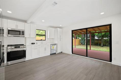 699 NE 40th Street Oakland Park FL 33334