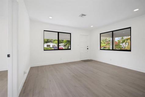 699 NE 40th Street Oakland Park FL 33334