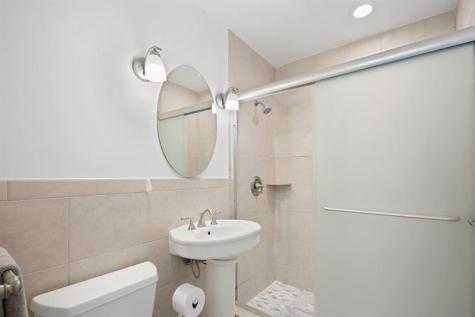 699 NE 40th Street Oakland Park FL 33334