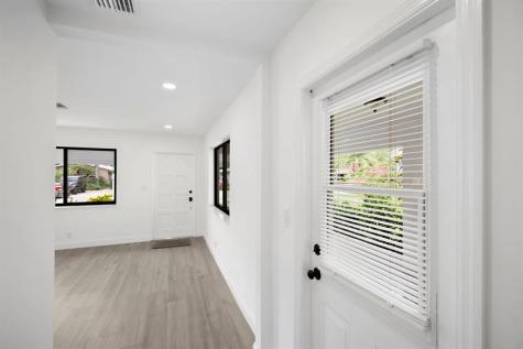 699 NE 40th Street Oakland Park FL 33334