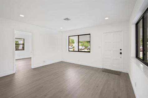 699 NE 40th Street Oakland Park FL 33334