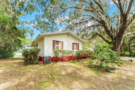 140 Morris Lake Drive Hawthorne FL 32640
