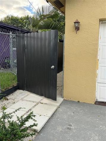 1136 NW 5th Court Fort Lauderdale FL 33311