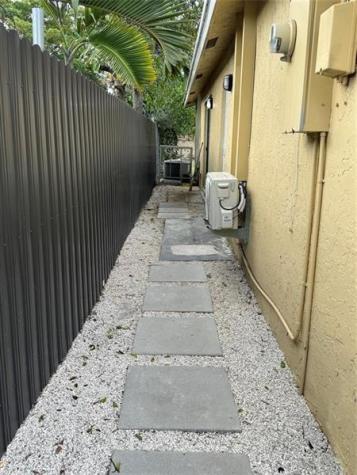 1136 NW 5th Court Fort Lauderdale FL 33311