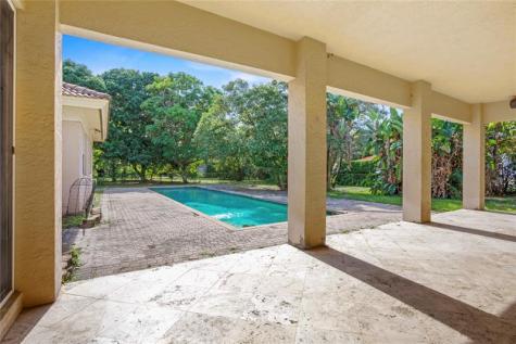 140 Royal Palm Court Plantation FL 33317