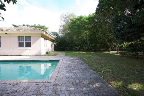 140 Royal Palm Court Plantation FL 33317