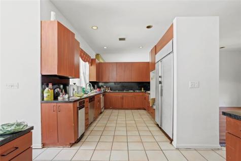 140 Royal Palm Court Plantation FL 33317