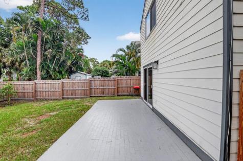 5843 Thisledown Court West Palm Beach FL 33415