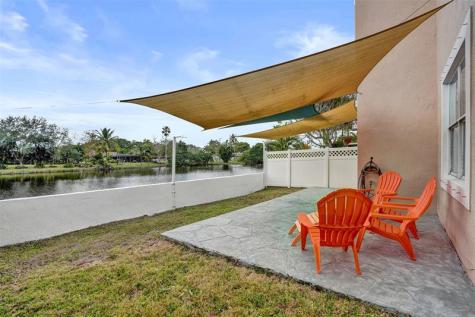 9814 NW 1st Manor Coral Springs FL 33071