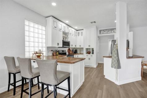 9814 NW 1st Manor Coral Springs FL 33071