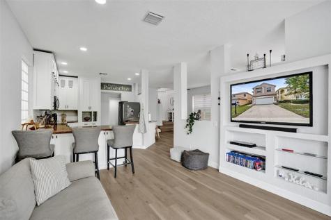 9814 NW 1st Manor Coral Springs FL 33071