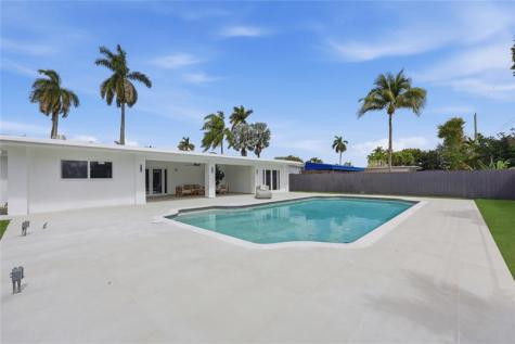 1850 NE 197th Terrace Miami FL 33179
