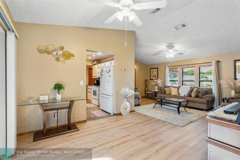 886 SE Odonnell Lane Port St Lucie FL 34983