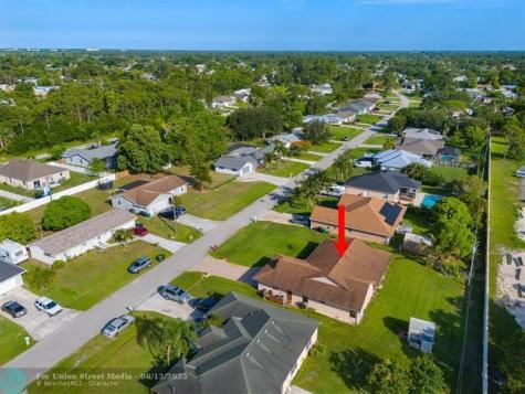 886 SE Odonnell Lane Port St Lucie FL 34983