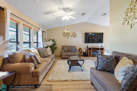 886 SE Odonnell Lane Port St Lucie FL 34983