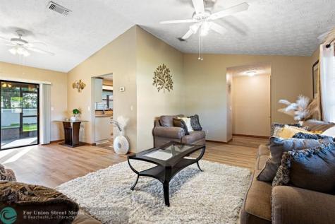 886 SE Odonnell Lane Port St Lucie FL 34983