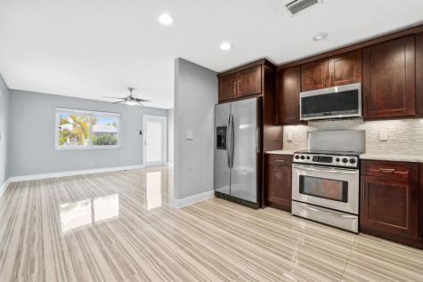 4805 NW 27th Way Tamarac FL 33309