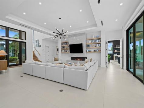 2420 NE 48th Street Lighthouse Point FL 33064
