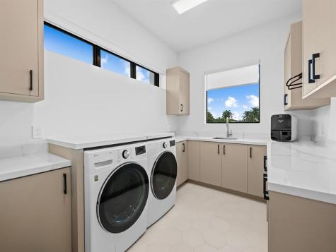 2420 NE 48th Street Lighthouse Point FL 33064