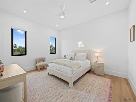 2420 NE 48th Street Lighthouse Point FL 33064
