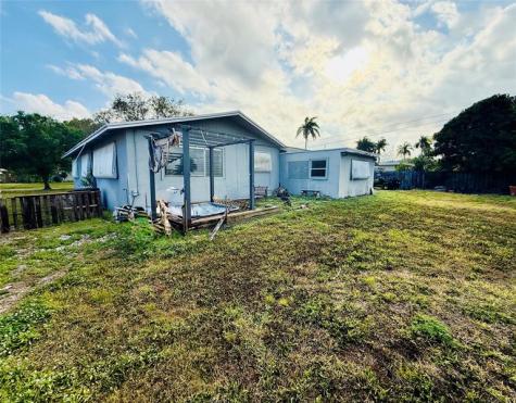 5349 Balsam Terrace Plantation FL 33317