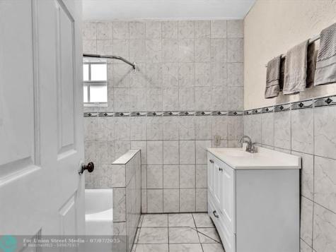4220 NW 49th Avenue Lauderdale Lakes FL 33319