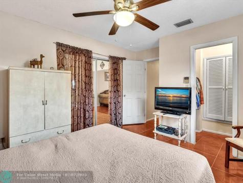 4220 NW 49th Avenue Lauderdale Lakes FL 33319