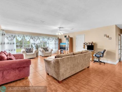 4220 NW 49th Avenue Lauderdale Lakes FL 33319