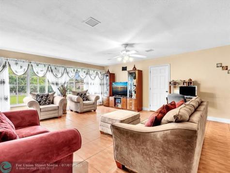 4220 NW 49th Avenue Lauderdale Lakes FL 33319