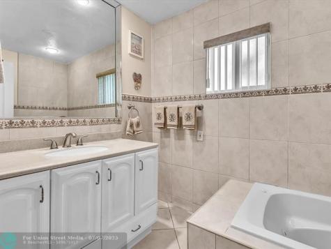 4220 NW 49th Avenue Lauderdale Lakes FL 33319