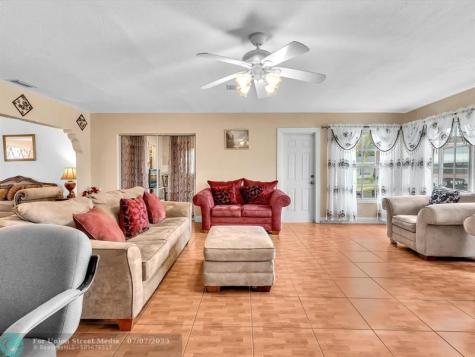 4220 NW 49th Avenue Lauderdale Lakes FL 33319
